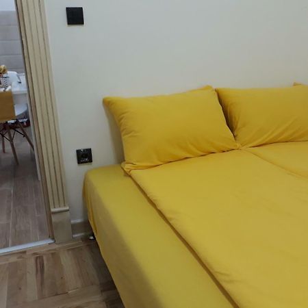 Sweet Yellow Apartment Belgrado Esterno foto