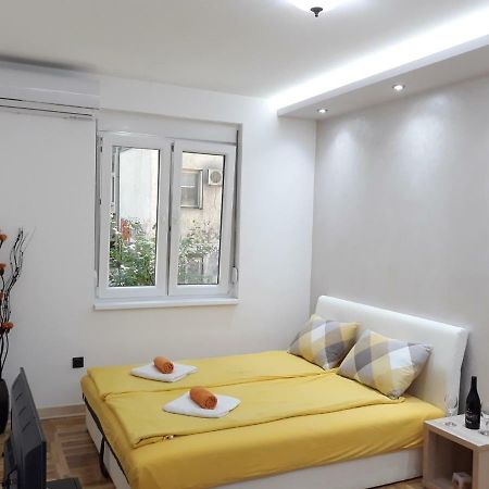 Sweet Yellow Apartment Belgrado Esterno foto