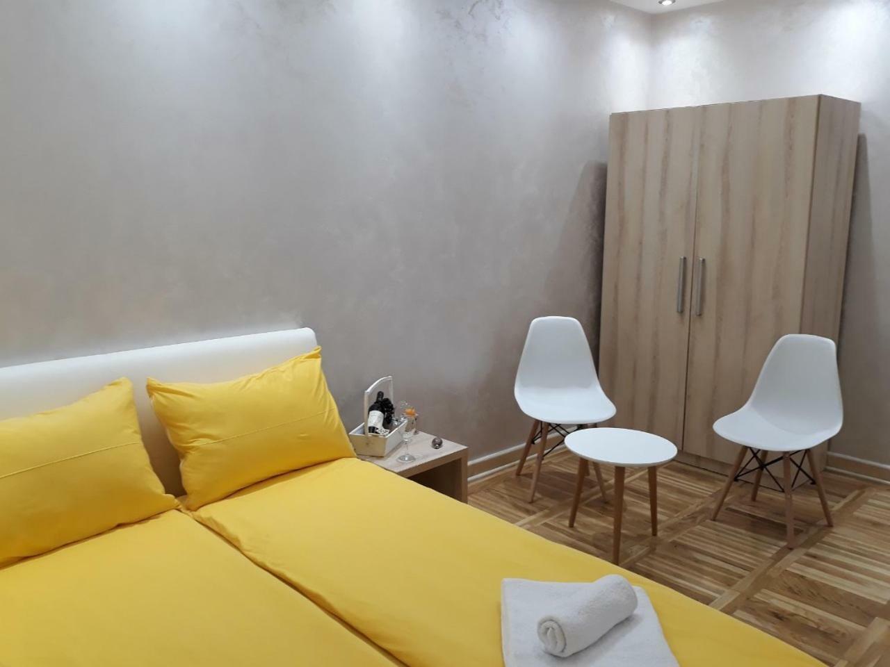 Sweet Yellow Apartment Belgrado Esterno foto