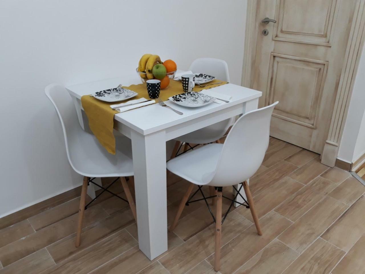 Sweet Yellow Apartment Belgrado Esterno foto