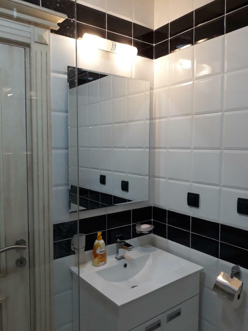 Sweet Yellow Apartment Belgrado Esterno foto