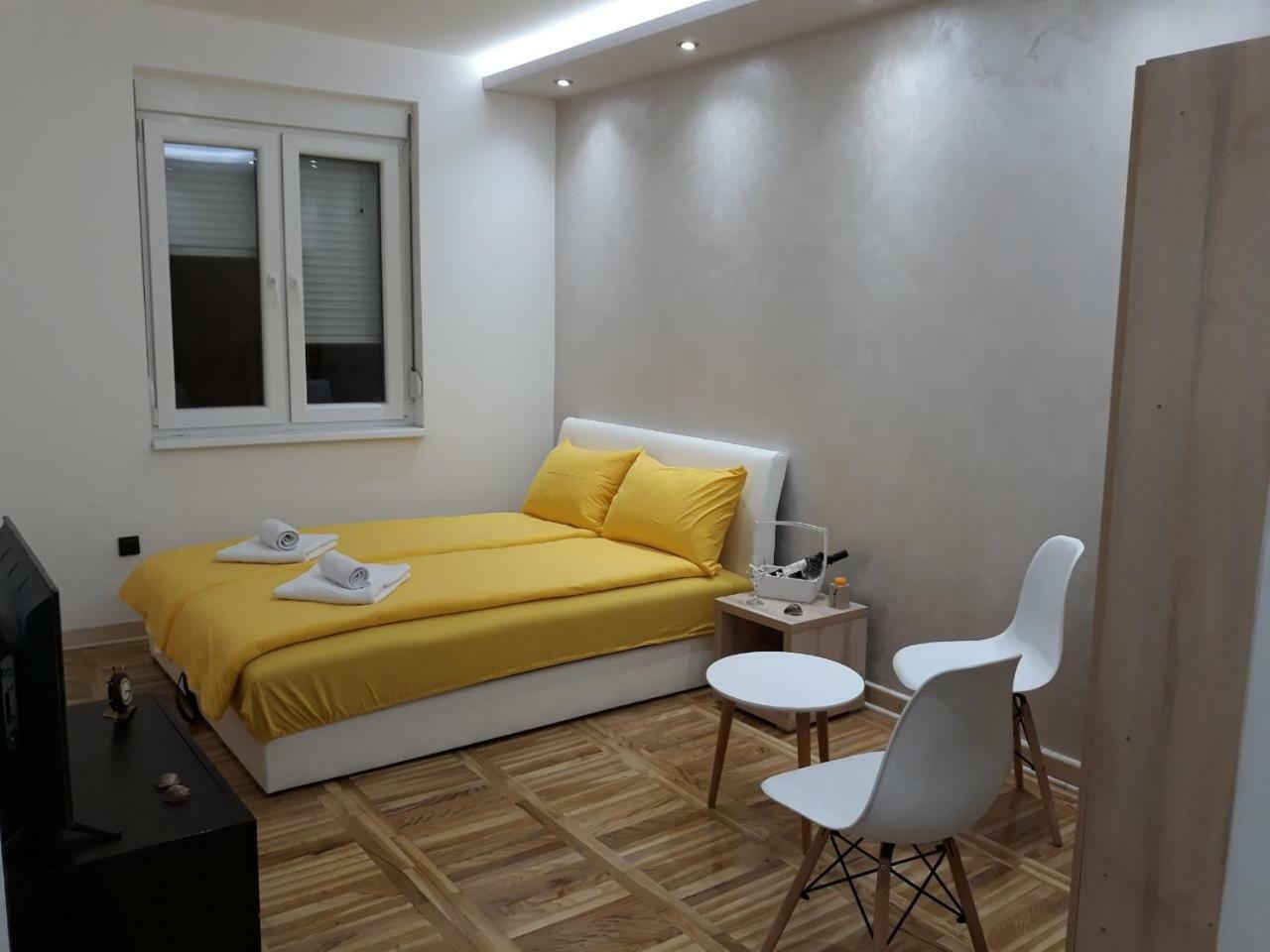 Sweet Yellow Apartment Belgrado Esterno foto