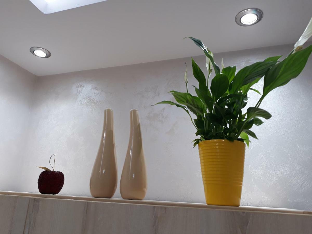 Sweet Yellow Apartment Belgrado Esterno foto