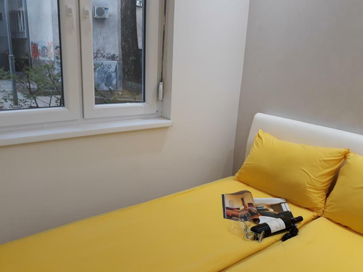Sweet Yellow Apartment Belgrado Esterno foto