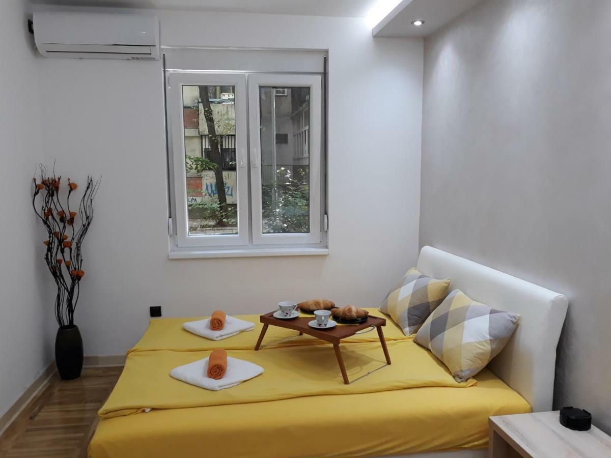 Sweet Yellow Apartment Belgrado Esterno foto