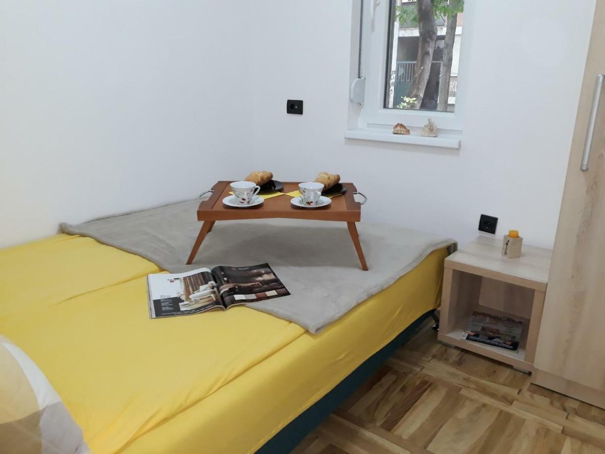 Sweet Yellow Apartment Belgrado Esterno foto