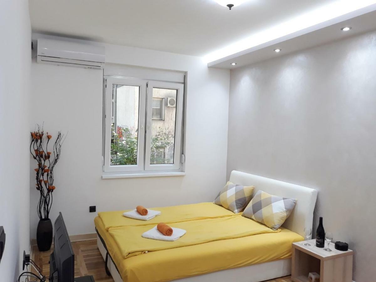 Sweet Yellow Apartment Belgrado Esterno foto