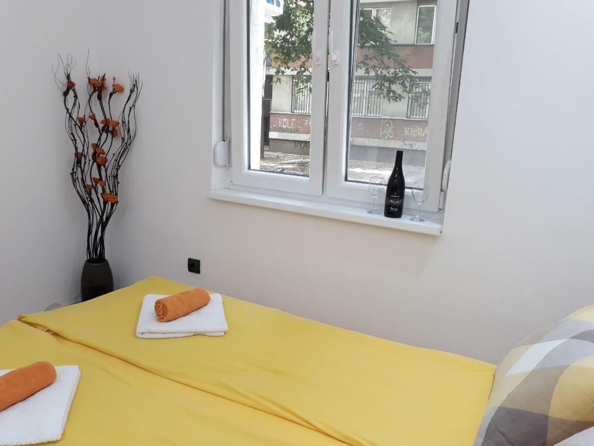 Sweet Yellow Apartment Belgrado Esterno foto